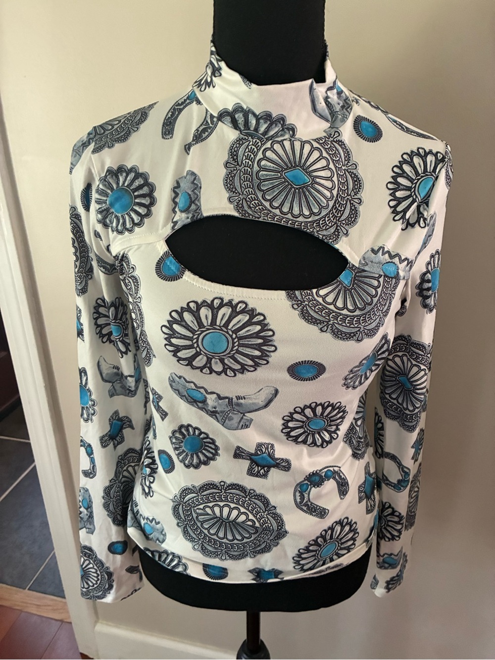 Nylon Apparel turquoise top with cut out